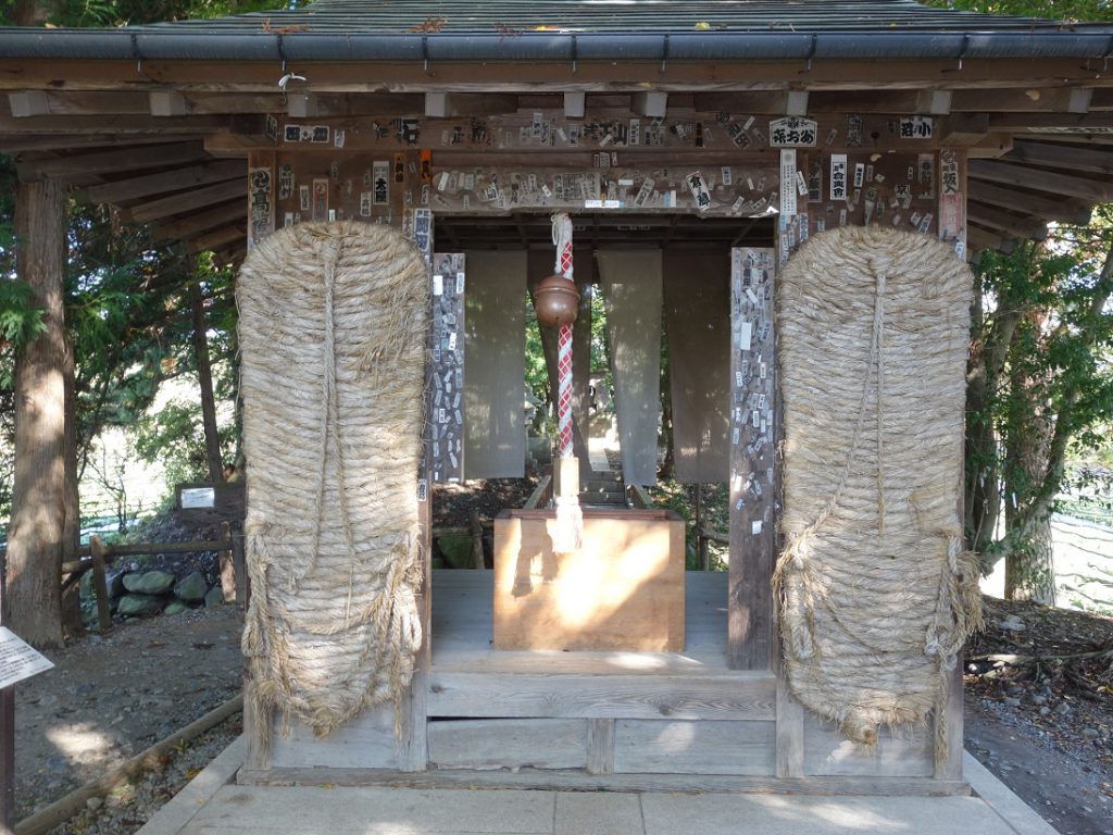 大王神社の大わらじ補修 大王わさび農場 大王神社の大わらじ補修 大王わさび農場